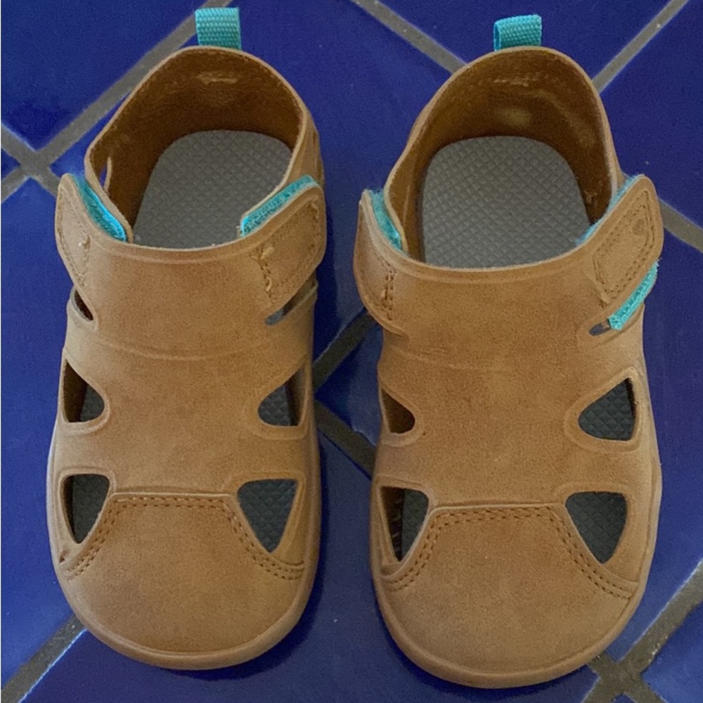 Ten little size 7 sandals
